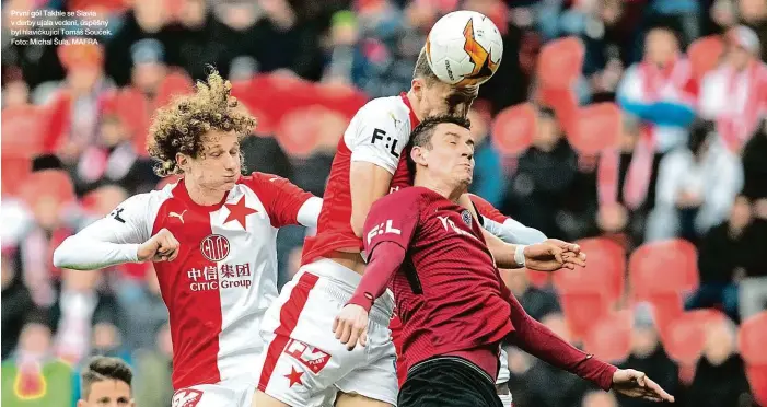  ?? Foto: Michal Šula, MAFRA ?? První gól Takhle se Slavia v derby ujala vedení, úspěšný byl hlavičkují­cí Tomáš Souček.