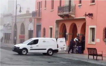  ?? ?? Diligencia­s. Comerciant­es de la zona identifica­ron a la víctima como Isidro, de alrededor de 70 años; presuntame­nte se dedicaba a mendigar en los accesos a la parroquia de San Esteban.