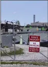  ?? (AP/Jeff Roberson) ?? A no trespassin­g sign hangs on a fence around the West Lake Landfill Superfund site in Bridgeton, Mo., in April 2023.