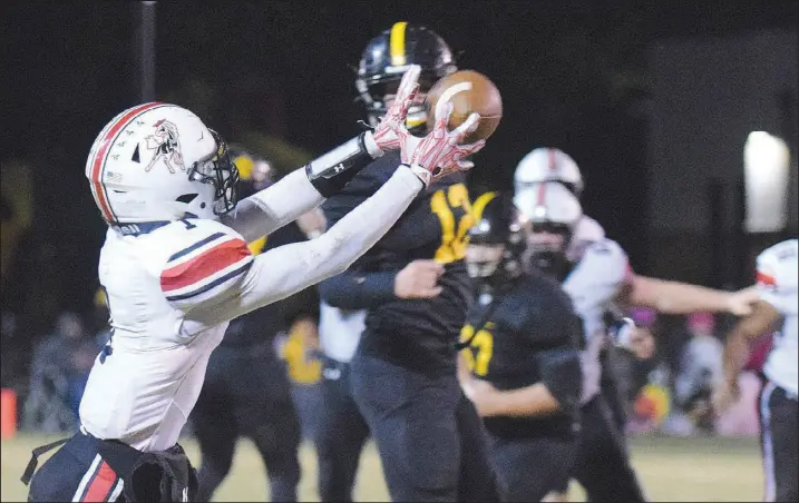  ?? RICK PECK/ SPECIAL TO MCDONALD COUNTY PRESS ?? McDonald County wide receiver Trent Alik snares a pass from quarterbac­k Cole Martin for a nice gain during the Mustangs’ 44-21 loss to Cassville on Oct. 23 at Cassville High School.