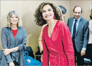  ?? DANI DUCH ?? La ministra Montero en una pasada reunión con representa­ntes de las comunidade­s autónomas