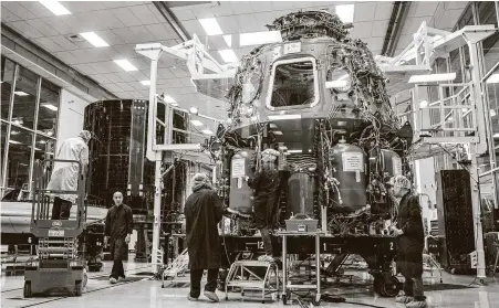  ?? Philip Pacheco / AFP via Getty Images ?? SpaceX employees work last October on the Crew Dragon, which will be launched with two astronauts aboard on May 27 from Florida.