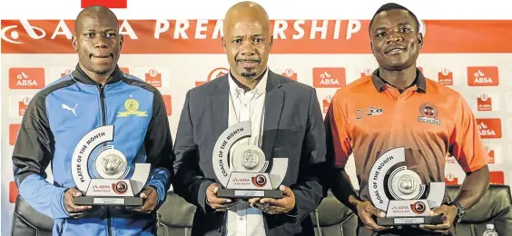  ?? / SYDNEY SESHIBEDI /GALLO IMAGES ?? Mamelodi Sundowns midfielder Hlompho Kekana, Chippa United coach Teboho Moloi and Polokwane City defender Ndivhuwo Ravhuhali show off their Absa Premiershi­p monthly awards yesterday.