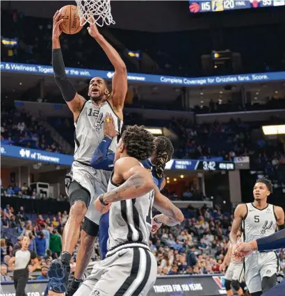  ?? Brandon Dill / Associated Press ?? LaMarcus Aldridge, left, goes up for two of his season-high 40 points Monday. Aldridge scored 22 points in the first quarter.