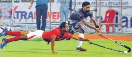  ?? HT PHOTO ?? A semifinal match between Punjab Police and Indian Oil in progress during the 34th Indian Oil Surjit Hockey Tournament at Jalandhar on Monday. Punjab Police won 53.