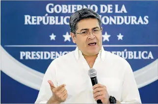  ?? JORGE CABRERA / REUTERS ?? Tegucigalp­a. El presidente Juan Orlando Hernández, ayer, durante una rueda de prensa en la Casa Presidenci­al.