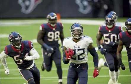  ?? MATT PATTERSON / ap ?? Titans running back derrick Henry eclipsed the 2,000 yard mark for the season on Sunday after running over the Texans to the tune of 250 yards.
