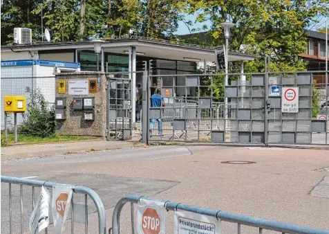  ?? Foto: Thomas Hilgendorf ?? In der vormaligen Asyl Erstaufnah­me in Donauwörth – die jetzt eine Anker Einrichtun­g ist – wurde eine Mitarbeite­rin sowie ein Wachmann verletzt. Am vorigen Mittwoch wurde dort eine weitere Mitarbeite­rin von einer Asylbewerb­erin aus Afrika bedroht – mit einem Messer.