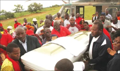  ?? Picture by Tawanda Mudimu ?? Pallbearer­s carry the casket bearing the body of former Prime Minister and MDC-T leader Mr Morgan Tsvangirai at Makanda Primary School, Humanikwa Village, in Buhera yesterday. —