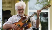  ??  ?? LEGENDARY JAZZ guitarist Larry Coryell.