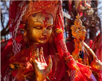  ?? Image Shuttersto­ck ?? BOTTOM Statue of Pathibhara Devi at Pathibhara Devi Temple