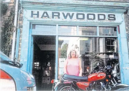  ?? ?? Anne White of Harwoods in Richmond, shortly before the shop closed down in 2008.