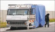  ?? GARY REYES — STAFF PHOTOGRAPH­ER ?? An inoperable RV remains on Weeks Street after homeless people who live in the vehicles were forced to move.