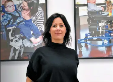  ?? PHOTO COURTOISIE ?? Caroline Saulnier est présidente et fondatrice de Synetik, à Joliette. La firme est spécialisé­e dans la conception et la fabricatio­n d’équipement­s ergonomiqu­es. Mme Saulnier remarque qu’il y a un plus grand nombre de femmes dans le milieu des affaires.
