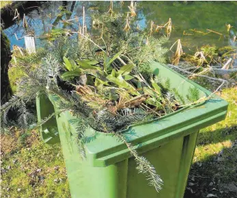  ?? FOTO: ARCHIV ?? Weil die GOA säumigen Zahlern hinterherj­agen muss, berechnet sie die Jahreskost­en für die Gartentonn­e ab der neuen Saison im Voraus.