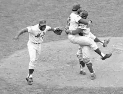  ?? ASSOCIATED PRESS/FILE ?? Mr. Grote (right) embraced pitcher Jerry Koosman as Ed Charles (left) joined the celebratio­n after the Mets won the World Series at New York’s Shea Stadium on Oct. 16, 1969.