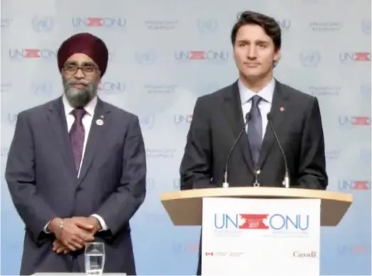  ?? PHOTO COURTOISIE ?? Justin Trudeau en compagnie de Harjit Sajjan, ministre de la Défense nationale, à la conférence de L’ONU sur le maintien de la paix.