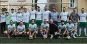  ?? (Photo F.U.) ?? L’équipe gorbarine remporte le championna­t de foot loisirs du mentonnais pour la e année consécutiv­e.