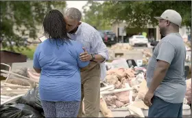  ?? AP/SUSAN WALSH ?? President Barack Obama gives a kiss to a resident in the Castle Palace neighborho­od during his visit to Louisiana on Tuesday.