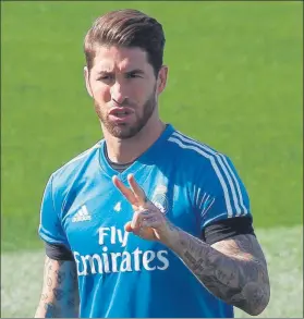  ?? FOTO: EFE ?? El capitán del Real Madrid Sergio Ramos, durante el entrenamie­nto de ayer