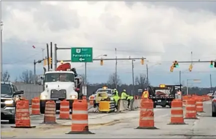  ?? KRISTI GARABRANDT — THE NEWS-HERALD ?? Road crews start work in Eastlake on Route 91 on the bridge over Route 2.