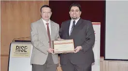  ??  ?? Dr. Zeid presenting Certificat­e of Appreciati­on to the guest speaker