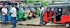  ??  ?? Security has been stepped up in the city (Left) and (Above) Threewheel­ers without hires Pix by Priyantha Wickramaar­achchi