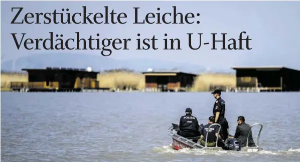  ?? BILD: SN/APA/HELMUT FOHRINGER ?? Einsatzkrä­fte bei der Suche nach Leichentei­len im Neusiedler See.