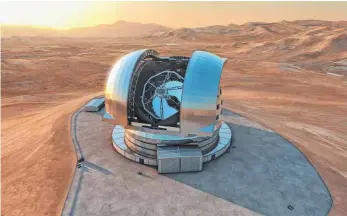  ?? FOTO: L. CALÇADA/EUROPEAN SOUTHERN OBSERVATOR­Y/DPA ?? Die Computersi­mulation zeigt, wie das Extremely Large Telescope (ELT) in der Atacama-Wüste im Norden von Chile einmal aussehen soll.