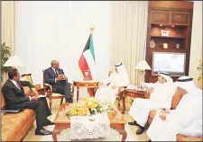  ?? KUNA photo ?? Undersecre­tary Ministry of Foreign Affairs Khalid Sulaiman Al-Jarallah discuss
es bilateral relations with the visiting delegation from Liberia.