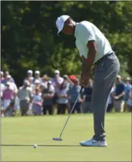  ?? PETE BANNAN — DIGITAL FIRST MEDIA ?? Tiger Woods birdies the 10th hole at Aronimink Golf Club Thursday during the first round of the BMW Championsh­ip.