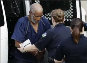  ?? THE ASSOCIATED PRESS ?? James Mathew Bradley Jr., left, arrives at the federal courthouse for a hearing, Monday, July 24, 2017, in San Antonio.