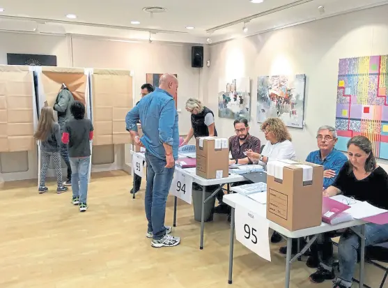  ?? Archivo ?? El consulado argentino en Barcelona fue uno de los centros de votación; ahora se podrá evitar ese trámite