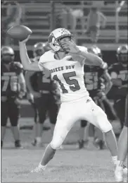  ?? Celina Lindner ?? Above, #15 Austin Harvey looks for the pass.