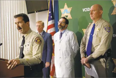  ?? Mel Melcon Los Angeles Times ?? VENTURA COUNTY Sheriff Bill Ayub, left, and other officials update reporters Friday on the Thousand Oaks shooting investigat­ion.