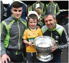  ?? Photo by Michelle Cooper Galvin ?? Sean O’Shea, captain of the victorious Kerry Minor team, with team manager and Cahirsivee­n native Peter Keane and his son Dara in Killarney last Monday.