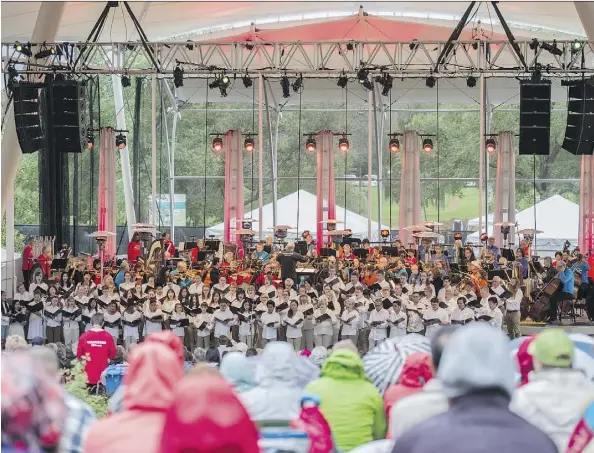 ?? SHAUGHN BUTTS ?? The Edmonton Symphony Orchestra on Saturday played the third of four outdoor concerts at Hawrelak Park under the direction of conductor Robert Bernhardt and featuring the Edmonton Youth Choir and Children’s Chorus.
