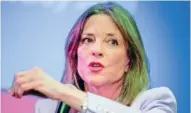  ?? AP PHOTO/ANDREW HARNIK ?? Democratic presidenti­al candidate Marianne Williamson speaks at a the Faith, Politics and the Common Good Forum at Franklin Jr. High School in 2020 in Des Moines, Iowa.