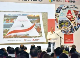  ?? FOTOS LUIS RODRÍGUEZ ?? El gobernador Eduardo Verano entrega el informe de rendición de cuentas.