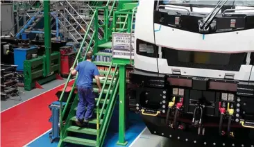  ?? G. LUCAS ?? Producción de la locomotora Eurodual en las instalacio­nes de Stadler Valencia.