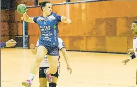  ?? FOTO: MD ?? Silvia Arderius, con siete goles de ocho lanzamient­os, cuajó un gran partido