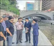  ?? PTI ?? Delhi chief minister Arvind Kejriwal visits the Cheonggyec­heon stream in downtown Seoul, South Korea.