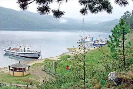  ?? AFP ?? Thousands of tourists come every summer to visit Siberia’s Baikal, the world deepest lake, and enjoy its virgin landscape.