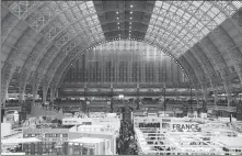  ?? ?? Right: A panoramic view of the book fair held at Earl’s Court in London.