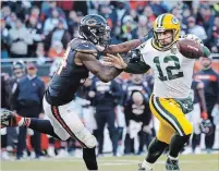  ?? ARMANDO L. SANCHEZ CHICAGO TRIBUNE ?? Chicago Bears outside linebacker Leonard Floyd, left, sacks Green Bay Packers QB Aaron Rodgers. Chicago won, 24-17.