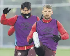  ?? ?? Dougie Samuel, right, wants Spartans to ‘enjoy and express themselves’. Above, Hearts train ahead of their visit to Ainslie Park where Craig Gordon, below right, could make his long-awaited return