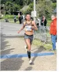  ?? ?? Emilie Gavens, du PAAC, termine les 10 km en
0 h 39 min 2 s et prend ainsi la tête des féminines.