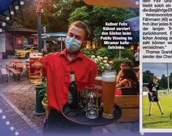  ??  ?? Kellner Felix Hähnel serviert den Gästen beim Public Viewing im Miramar kalte
Getränke.