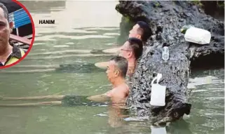  ??  ?? KOLAM air panas Sungai Lalang turut dikunjungi pelancong antarabang­sa dari Korea dan Taiwan.
HANIM