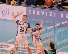  ?? ?? Centro
25-15, 25-16, 25-21
Laurenzano (L), Pace, Nelli, D’heer. N.e. Dzavoronok, Cavuto, Berger, DePalma.
All. Lorenzetti
Zenger (L), Asparuhov 3, Zoppellari, Guzzo 1, Lelli (L). N.e. Streliotto. All. Cuttini
ARBITRI NOTE